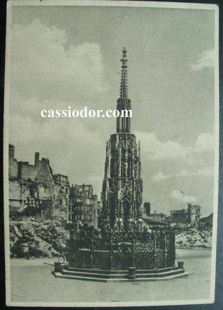 schoener brunnen nuernberg 1945.jpg